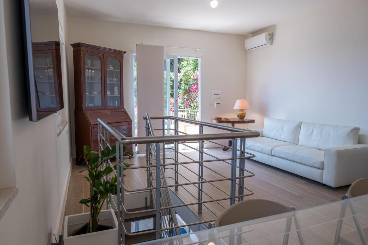 Teatro Apartments Mondello Palermo Bagian luar foto